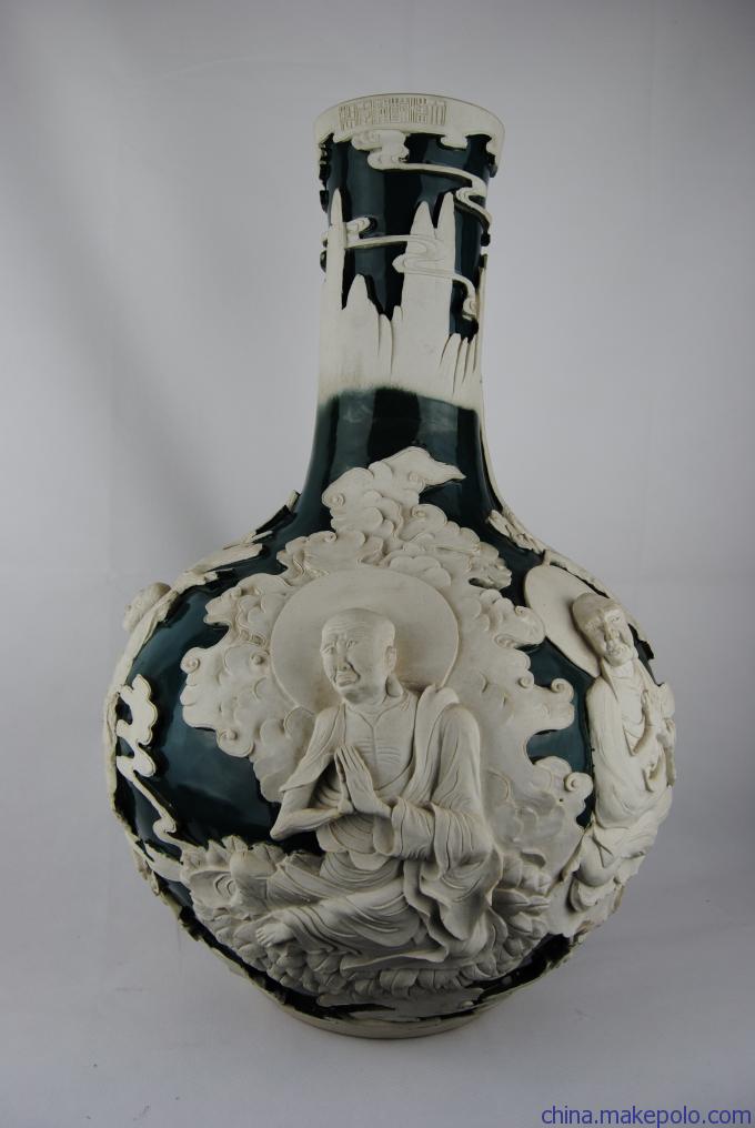 供应各种手工雕刻罗汉天球瓶、瓷雕工艺摆件